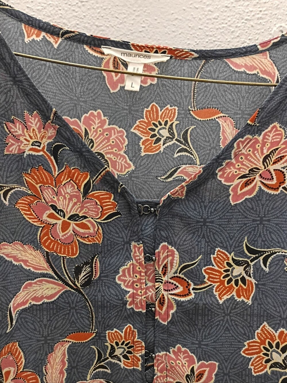 Maurices Slate Blue Floral Short Sleeve Blouse with Hook & Eye V-Neck - L